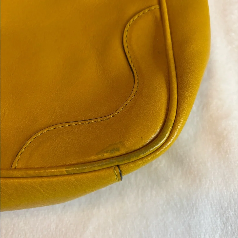 Vintage Burberry Leather Purse - Picture 5 of 10